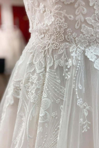 Chicloth Simple Tulle Lace V Neck Appliques A-Line Wedding Dresses Long