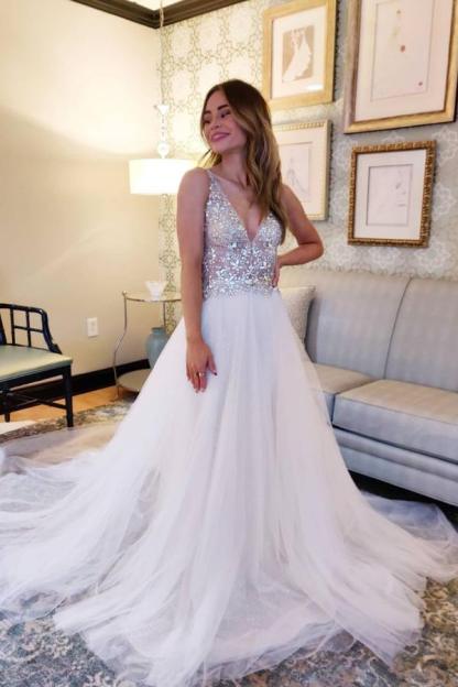 Chicloth V-Neck Sleeveless Tulle Wedding Dress With Beads