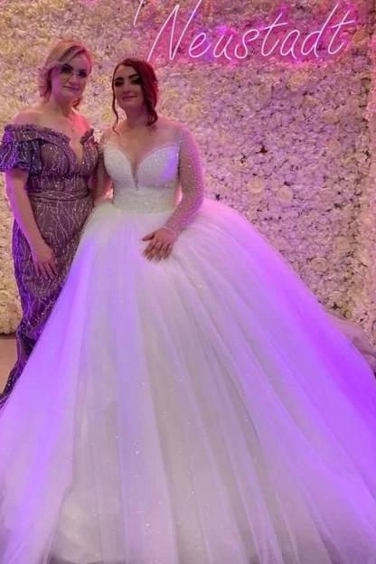 Chicloth Long Sleeves Plus Size Wedding Dress Ball Gown With Beads