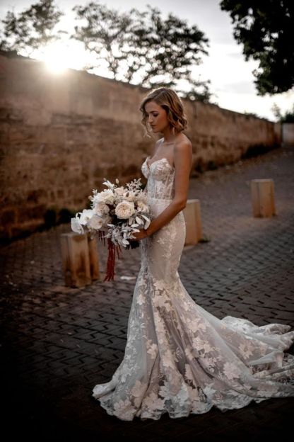 Chicloth Sweetheart Mermaid Wedding Dress With Lace Appliques