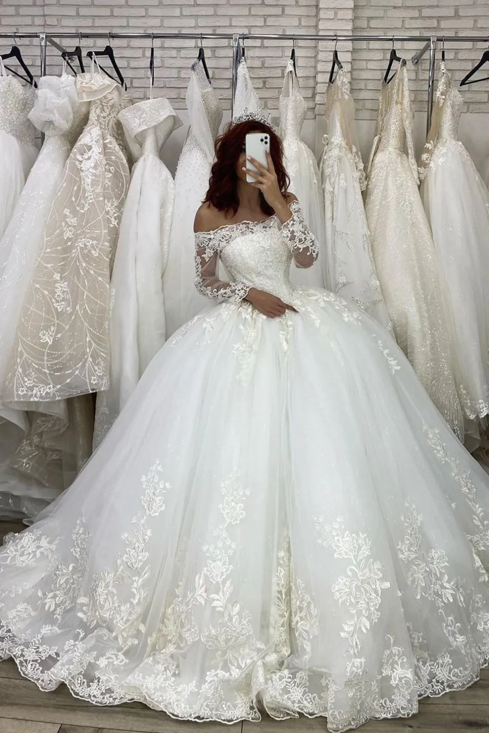 Chicloth Long Sleeves Off-the-Shoulder Wedding Dress Ball Gown With Lace Appliques