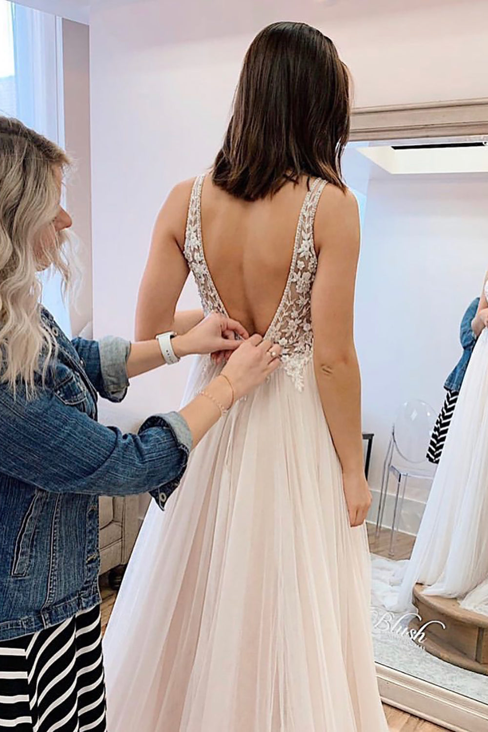 Chicloth Open Back Lace Wedding Dress Sleeveless Tulle With Lace