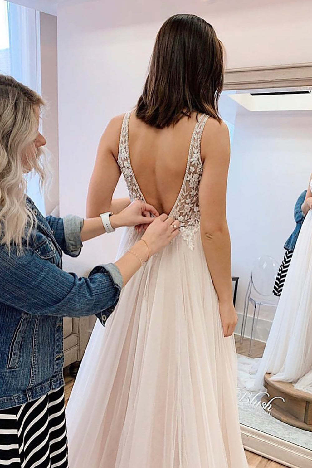 Chicloth Open Back Lace Wedding Dress Sleeveless Tulle With Lace