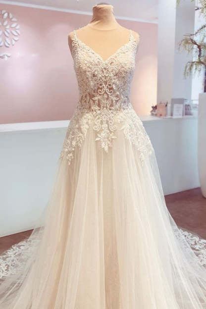 Chicloth Spaghetti-Straps V-Neck Wedding Dress Lace Tulle Bridal Gowns