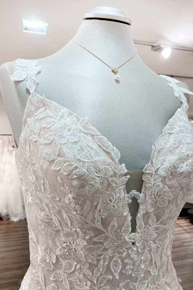 Chicloth Beautiful Sleeveless Tulle Lace V Neck Ruffles A-Line Wedding Dresses Long