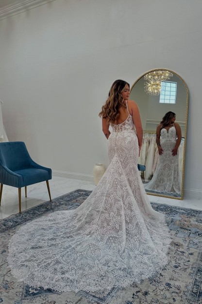 Unique Spaghetti Straps Appliques Lace Mermaid Wedding Dresses
