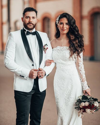 Chicloth Long Sleeves Off-the-Shoulder Wedding Dress Mermaid With Appliques