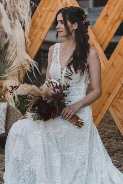 Chicloth V-Neck Sleeveless Lace Wedding Dress Open Back Beach Bridal Wear