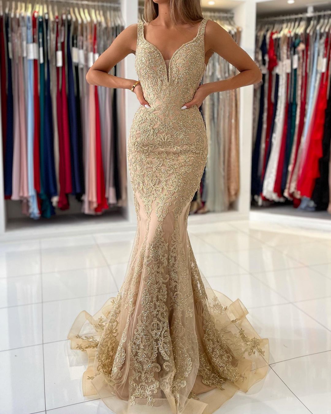 Chicloth V-Neck Sleeveless Mermaid Prom Dress With Gold Appliques