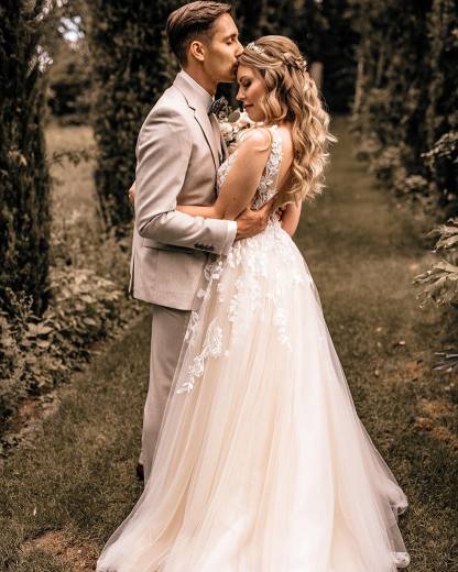 Chicloth Champagne Tulle Wedding Dress Sleeveless Open Back
