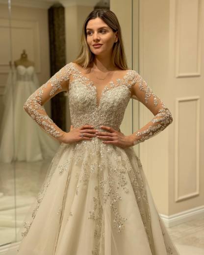 Chicloth Long Sleeves Wedding Dress Lace Appliques A-Line