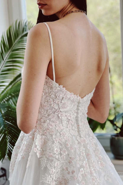 Chicloth Spaghetti-Straps Appliques Wedding Dress A-Line Sweetheart