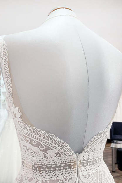 Chicloth Simply Sleeveless White Tulle Lace Ruffles A-Line Wedding Dresses Long