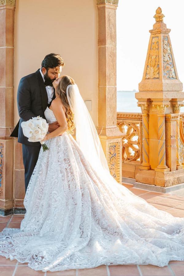Chicloth Sweetheart Lace Wedding Dress Princess Sleeveless