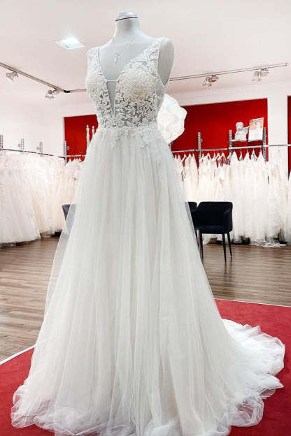 Chicloth Tulle Lace V Neck White Ruffles Wedding Dresses With Lace