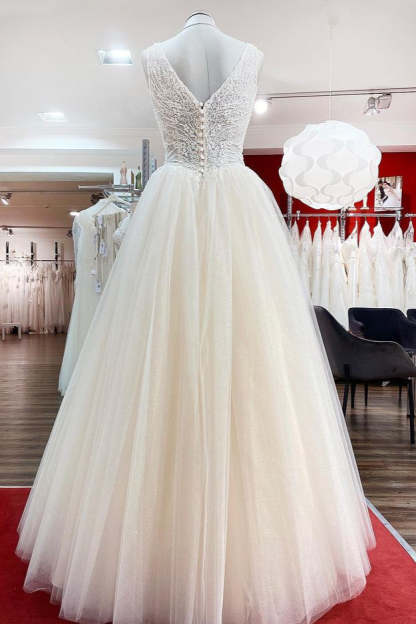 Chicloth Simple Ivory Tulle Lace Ruffles A-Line Wedding Dresses