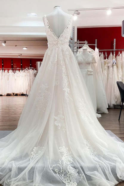 Chicloth Simple Tulle Lace V Neck Appliques A-Line Wedding Dresses Long
