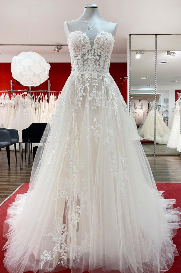 Chicloth Strapless Ruffles Tulle Lace Ivory A-Line Wedding Dresses