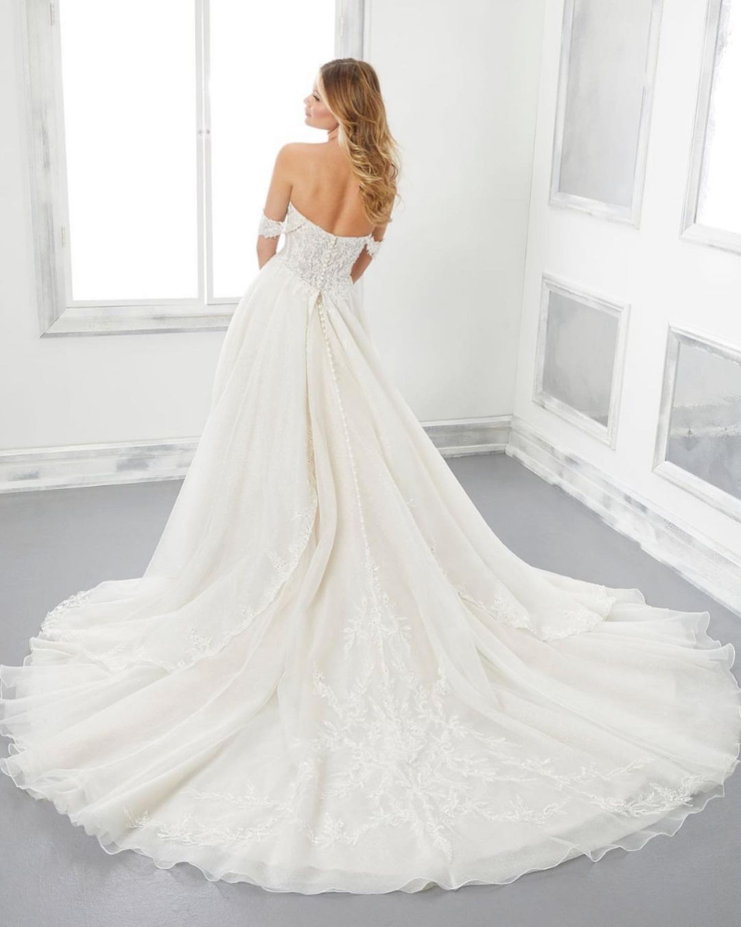 Chicloth Off-the-Shoulder Princess Wedding Dress Sweetheart With Lace Appliques