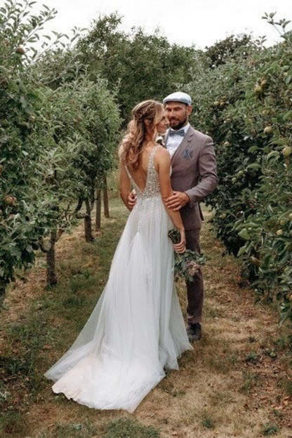 Chicloth V-Neck Sleeveless Wedding Dress Tulle Slit With Lace Appliques