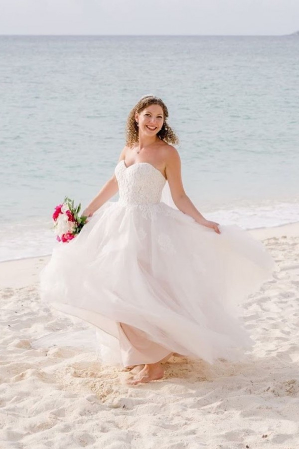 Strapless Lace A-Line Wedding Dress Floor-Length Tulle Beach Wedding Dress
