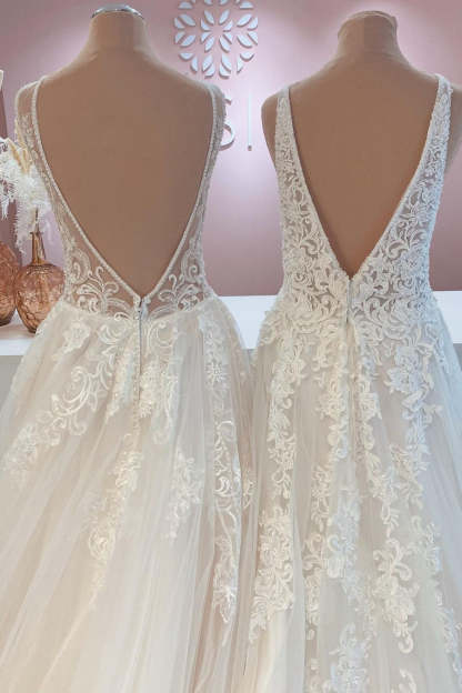 Chicloth Open Back Sleeveless Wedding Dress Tulle With Lace