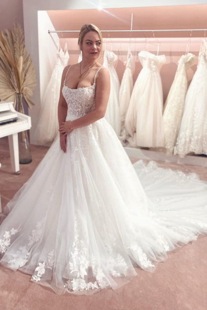 Elegant Spaghetti Strap A-Line Lace Applique Tulle Wedding Dress