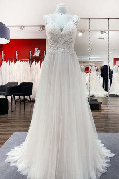 Chicloth Elegant Tulle Lace V Neck Ivory A-Line Wedding Dresses