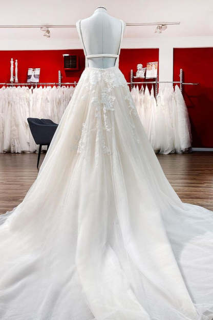Chicloth Tulle V Neck Sleeveless Ivory A-Line Wedding Dresses With Lace Long