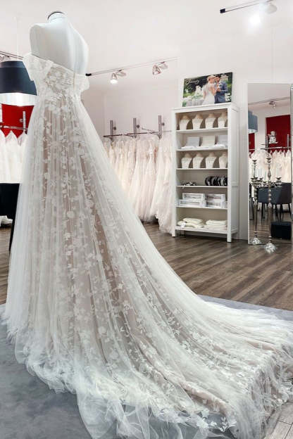 Chicloth Gorgeous Off The Shoulder Tulle Lace Ruffles Wedding Dresses