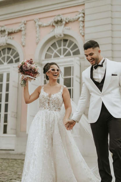 Chicloth Straps Sleeveless Wedding Dress Appliques Long