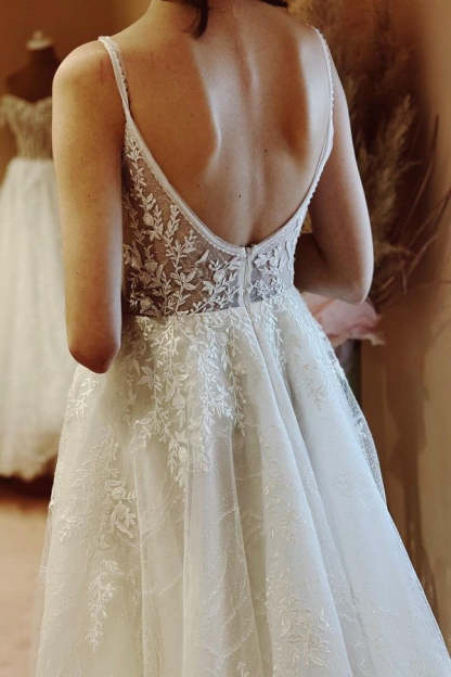 Chicloth Spaghetti-Straps Bridal Dress V-Neck Sleeveless Tulle Appliques