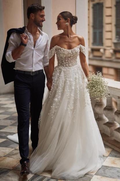 Chicloth Off-the-Shoulder Wedding Dress With Appliques