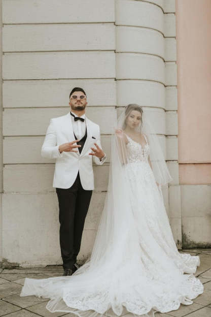 Chicloth Straps Sleeveless Wedding Dress Appliques Long