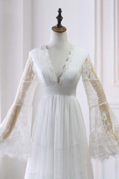 Chicloth Chic Empire Lace Tulle Wedding Dress Long Sleeves V-Neck Appliques Bridal Gowns On Sale