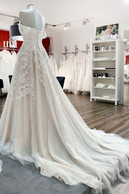 Chicloth Tulle Off The Shoulder Sweetheart Lace Appliques Wedding Dresses