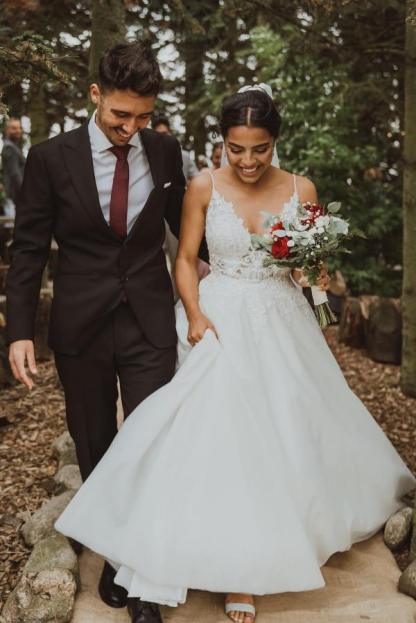 Chicloth Spaghetti-Straps V-Neck Wedding Dress Lace Sleeveless A-Line