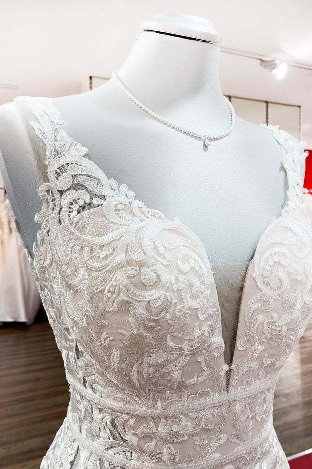 Chicloth Wonderful Sleeveless Tulle Ivory Lace Backless Mermaid Wedding Dresses