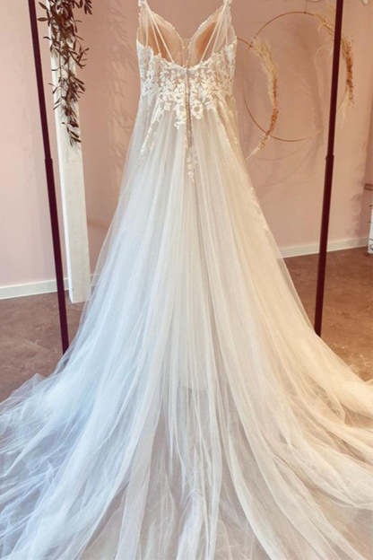 Chicloth Spaghetti-Straps Bridal Dress Sleeveless Tulle Appliques