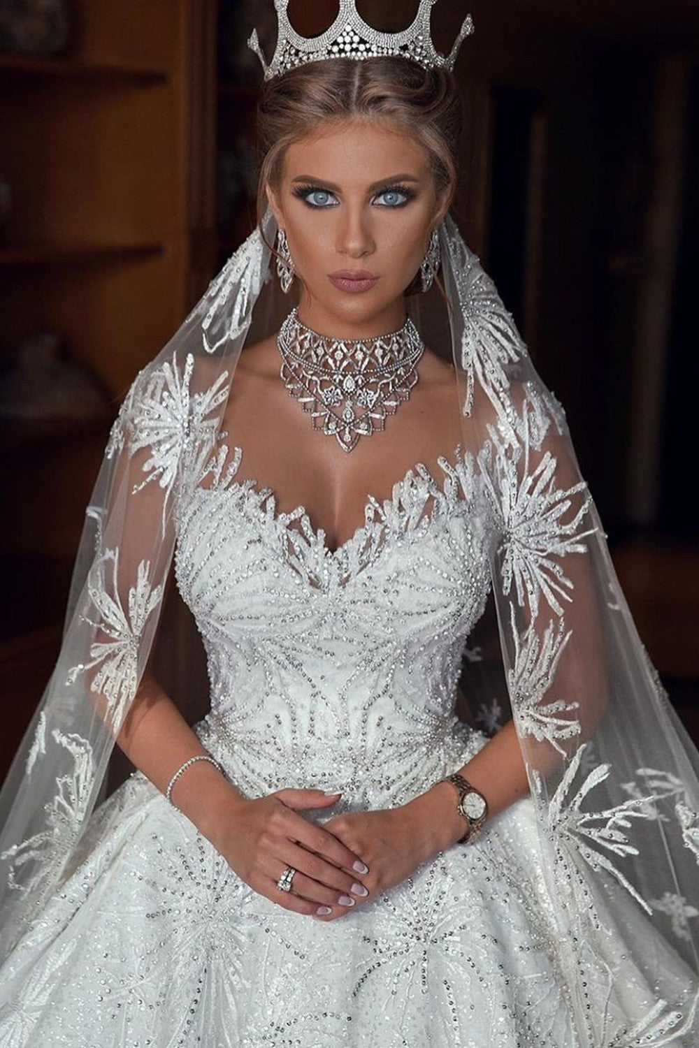 Chicloth Sleeveless Ball Gown Wedding Dress With Sequins Luxurious Bridal Gowns