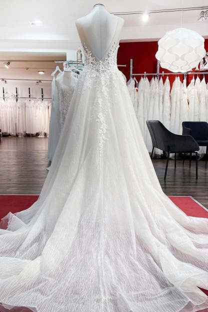Chicloth Tulle Sleevless Ruffles Jewel  A-Line Wedding Dresses With Lace Appliques