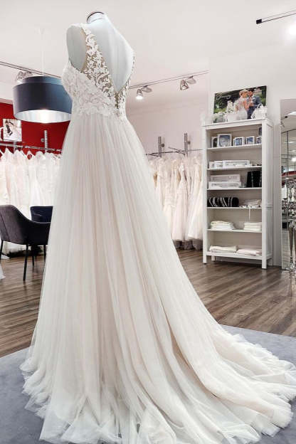 Chicloth Elegant Tulle Lace V Neck Ivory A-Line Wedding Dresses