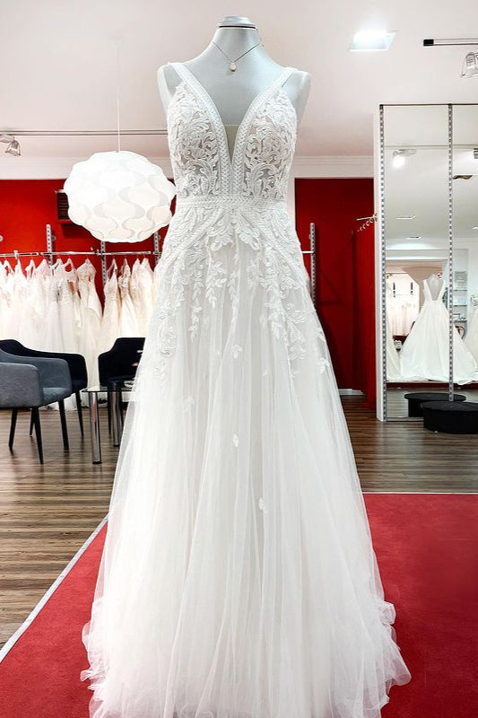 Chicloth Sleeveless Ivory Lace Appliques A-Line Wedding Dresses