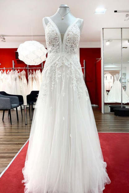 Chicloth Sleeveless Ivory Lace Appliques A-Line Wedding Dresses