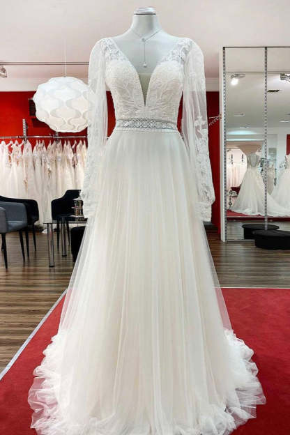 Chicloth Sweetheart Tulle Beadings Lace Appliques Wedding Dresses With Long Sleeves