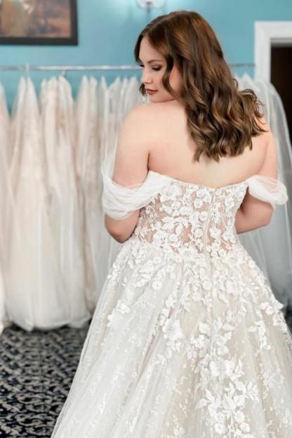 Chicloth Off-the-Shoulder Wedding Dress Lace Appliques Tulle