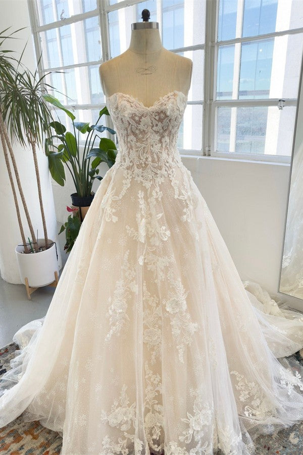 Chicloth Sweetheart A-Line Lace Wedding Dress With Appliques
