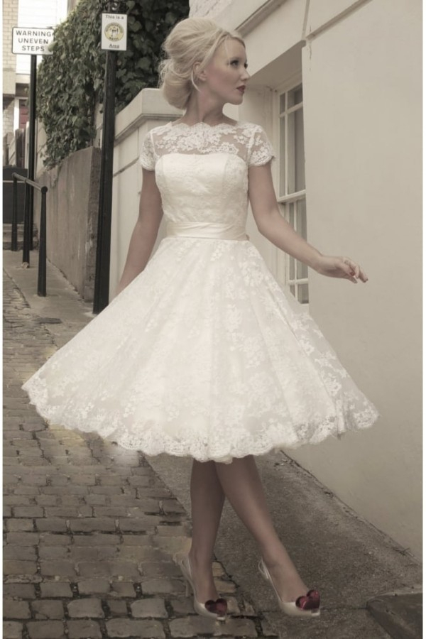 Elegant Short Sleeve Tulle Lace Appliques Mini Dress
