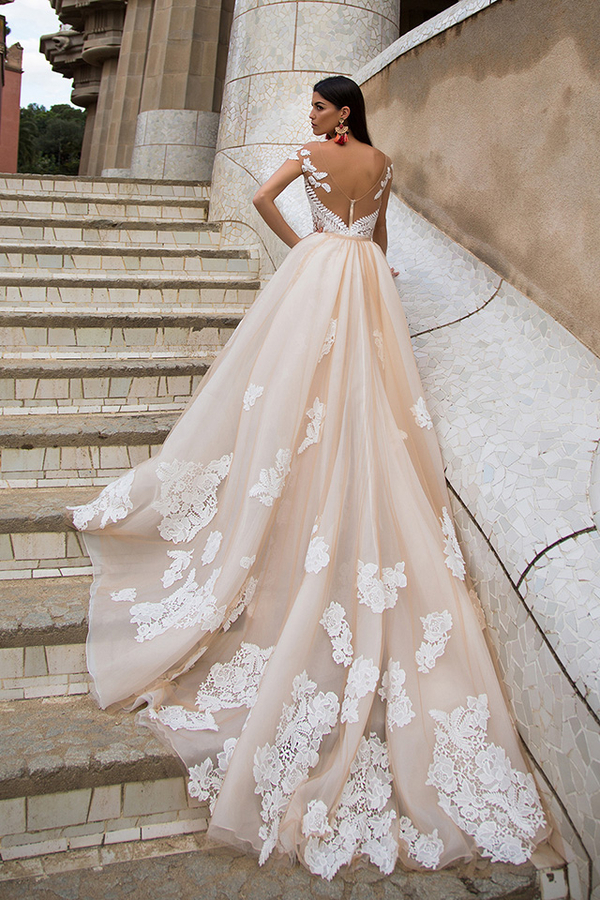 Gorgeous Off-Shoulder Princess Bridal Gown Lace Appliques Sheath Wedding Dress with Tulle Detachable Train