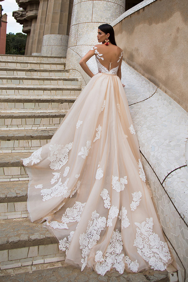 Gorgeous Off-Shoulder Princess Bridal Gown Lace Appliques Sheath Wedding Dress with Tulle Detachable Train